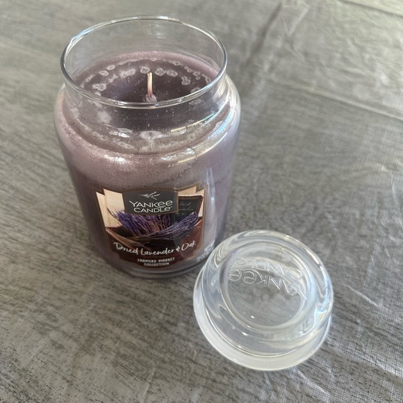 Yankee Candle Dried Lavender & Oak Large 22 Oz. Jar, New - Picture 3 of 10